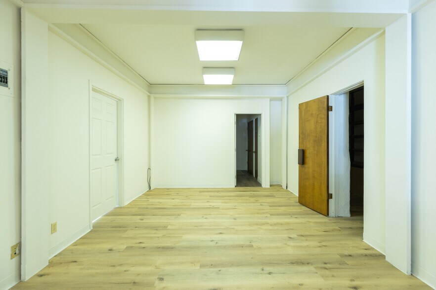 More Photos Of 924 E Green St, Pasadena Loft Creative Space For Lease