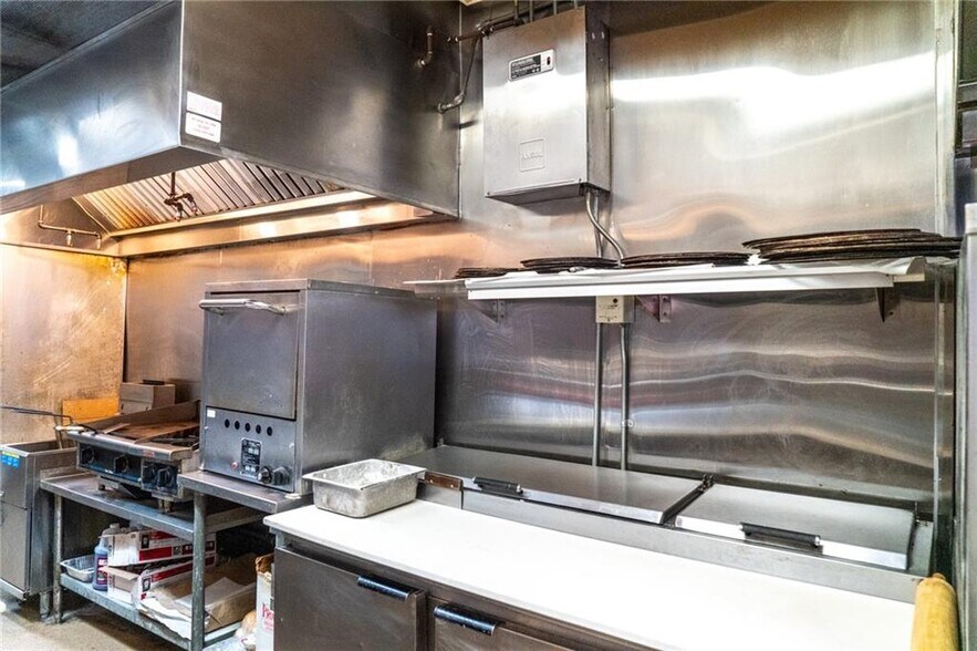 More Photos Of 10 Market St, Pittsburgh Restaurant For Sale