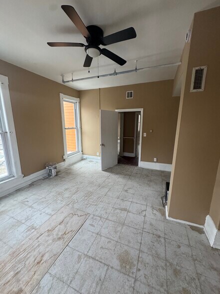More Photos Of 2449 Shirley Ave, Baltimore Flex For Sale