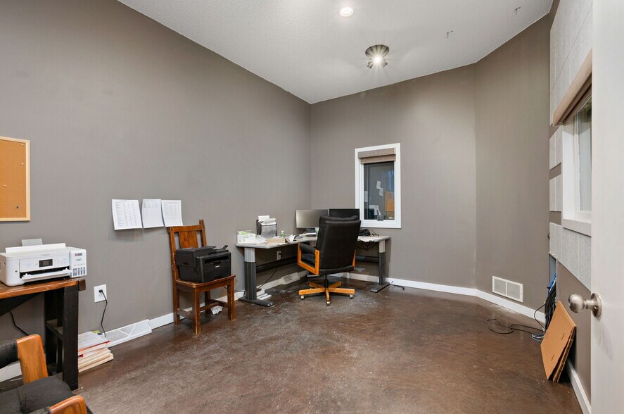 More Photos Of 16015 NE Central Ave, Ham Lake Office For Sale