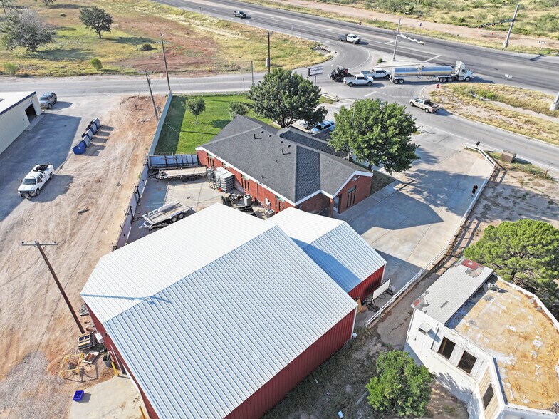 More Photos Of 327 SE Loop 338, Odessa Flex For Lease