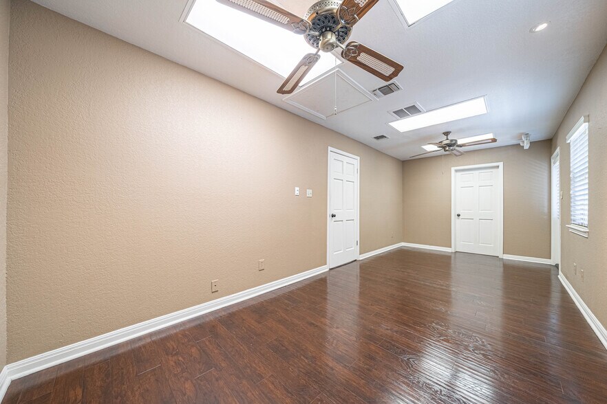 More Photos Of 104 Medical Dr, Boerne Office For Lease