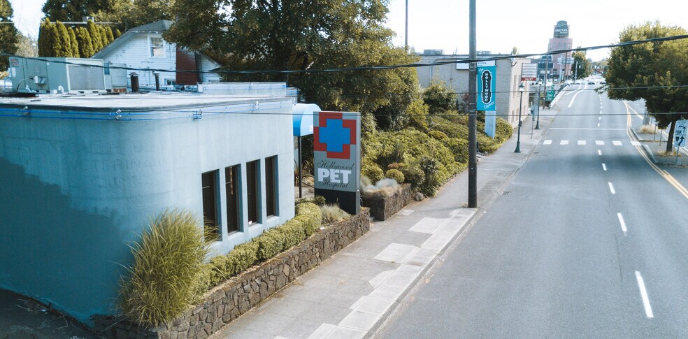 More Photos Of 3565 NE Sandy Blvd, Portland Storefront Retail Residential For Lease