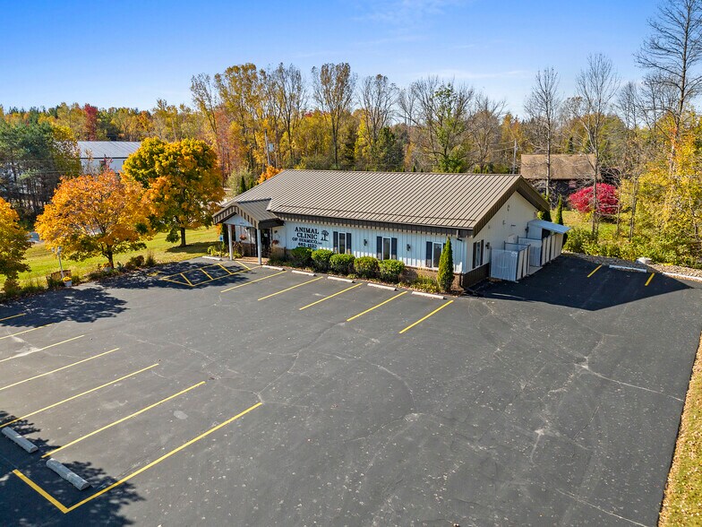 More Photos Of 14605 Velp Ave, Suamico Veterinarian Kennel For Lease