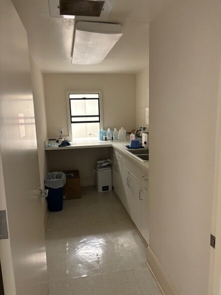 More Photos Of 2204 Crestmoor Rd, Nashville Medical For Lease