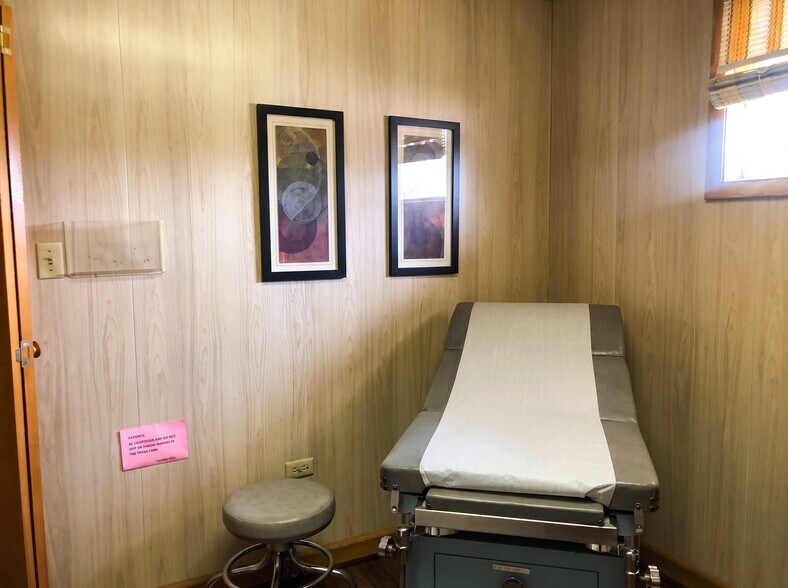 More Photos Of 302 W Main St, Bowling Green Healthcare For Sale
