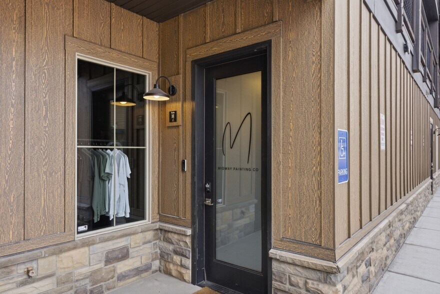 More Photos Of 695 E Main St, Midway Storefront Retail Office For Lease