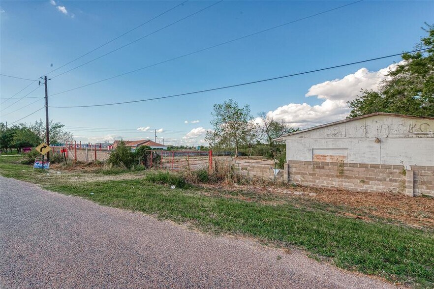 More Photos Of 117 County Road 227, East Bernard Land For Sale