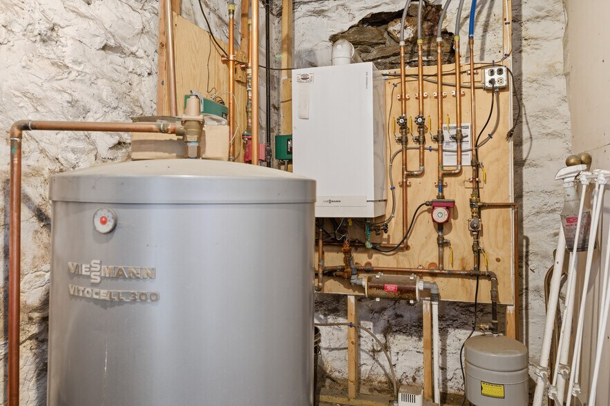 More Photos Of 953 Victory Hwy, Burrillville Bar For Sale