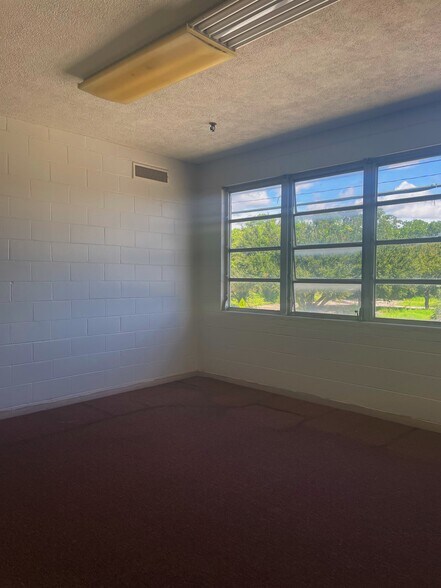 More Photos Of 1216 W Amelia St, Orlando Distribution For Lease