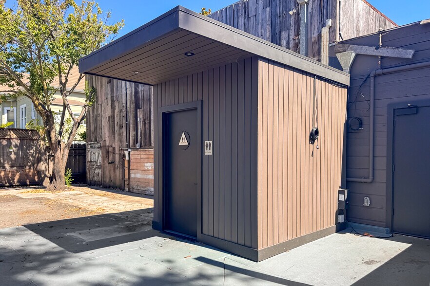 More Photos Of 5862-5872 Doyle St, Emeryville Restaurant For Sale