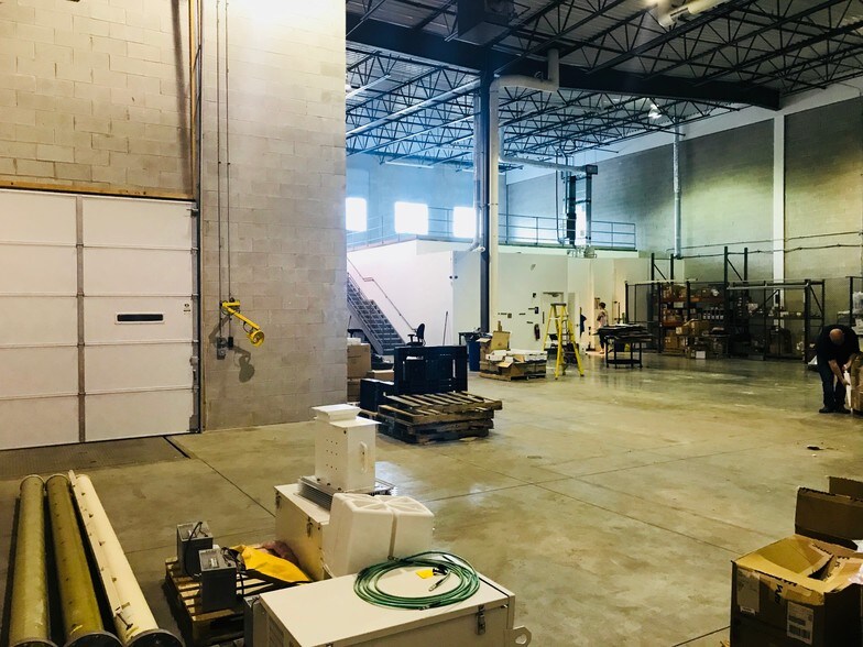 More Photos Of 340 Marshall Ave, Aurora Warehouse For Sale