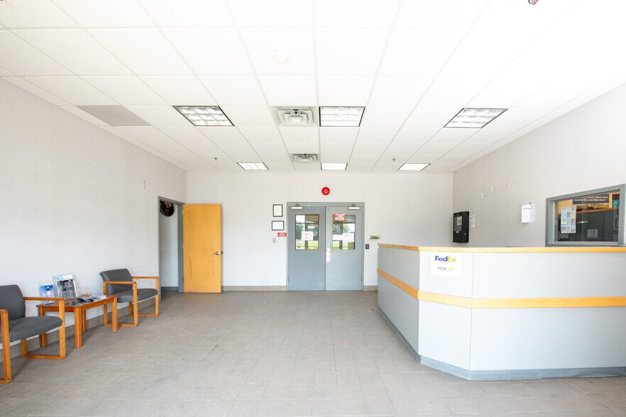 More Photos Of 211 Tuskegee Rd, Syracuse Airplane Hangar For Lease