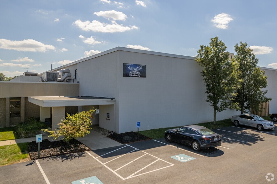 More Photos Of 10001 Alliance Rd, Blue Ash Manufacturing For Lease