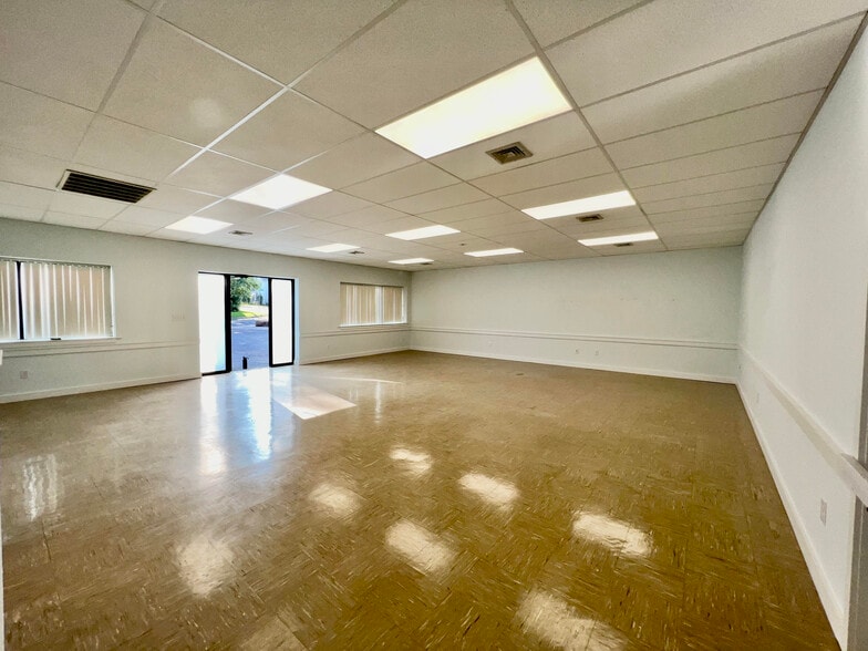 More Photos Of 2 Center St, Tariffville Freestanding For Sale