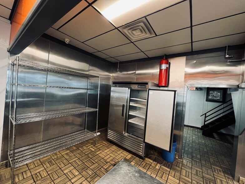 More Photos Of 5233 N Milwaukee Ave, Chicago Restaurant For Sale