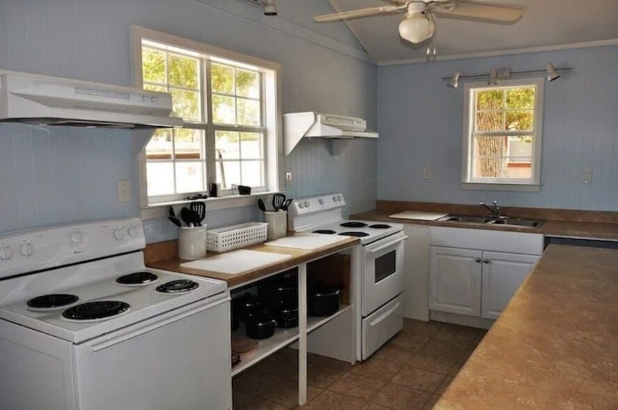 More Photos Of 1400 Ranch Road 261, Buchanan Dam Hotel For Sale