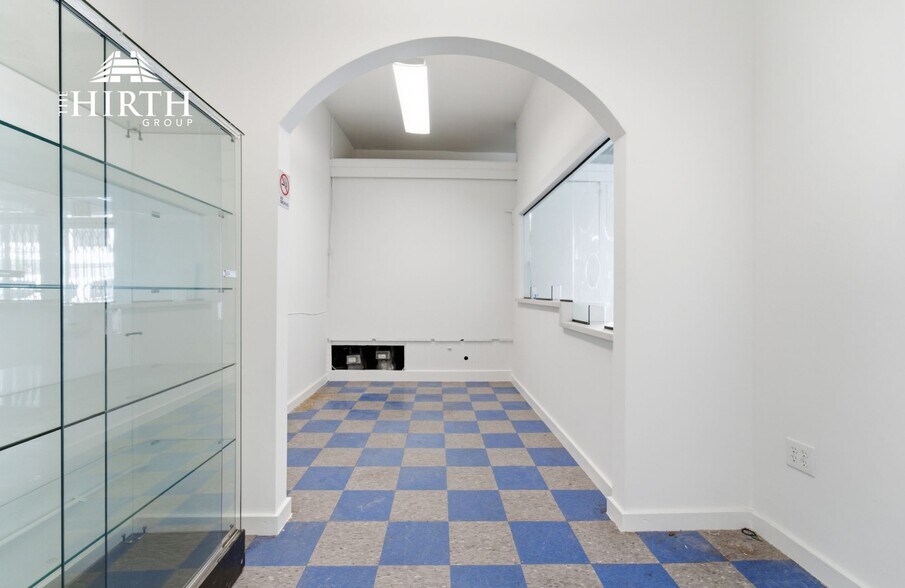 More Photos Of 1612-1616 N Cahuenga Blvd, Hollywood Restaurant For Sale