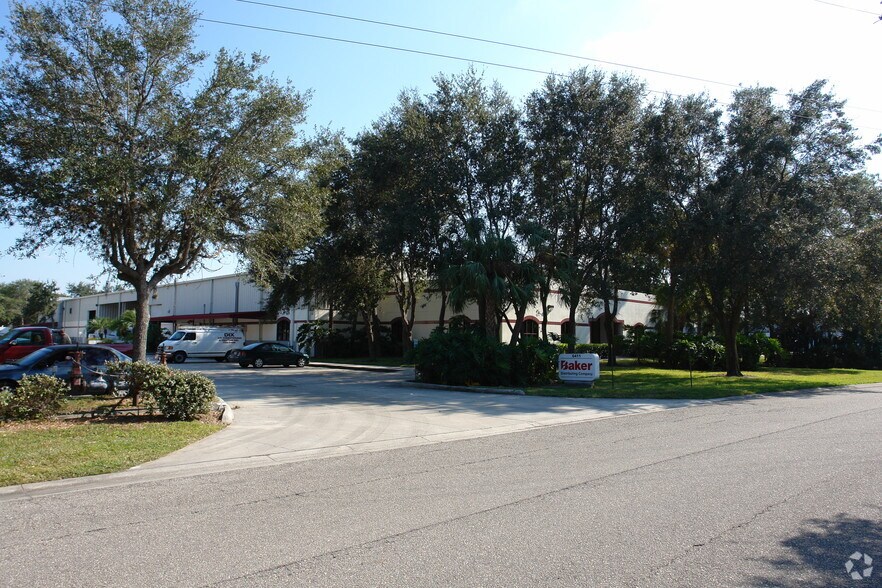 More Photos Of 6411 Parkland Dr, Sarasota Manufacturing For Lease