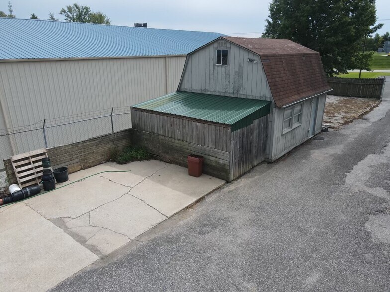 More Photos Of 910 Industrial Blvd, New Albany Flex For Sale
