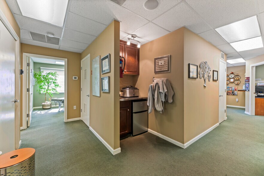 More Photos Of 11 Clyde Rd, Somerset Office For Sale