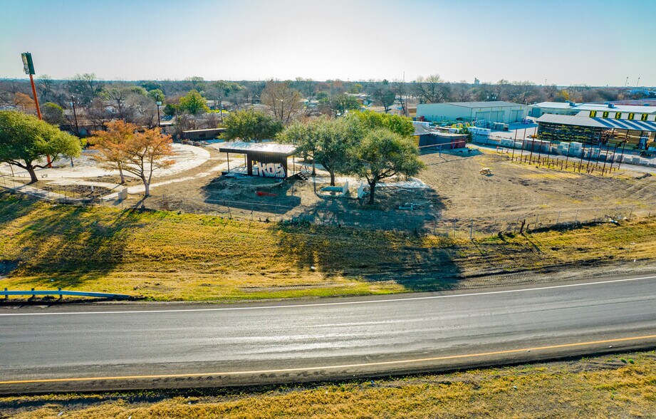 More Photos Of 1600 S General Mcmullen Dr, San Antonio Land For Lease
