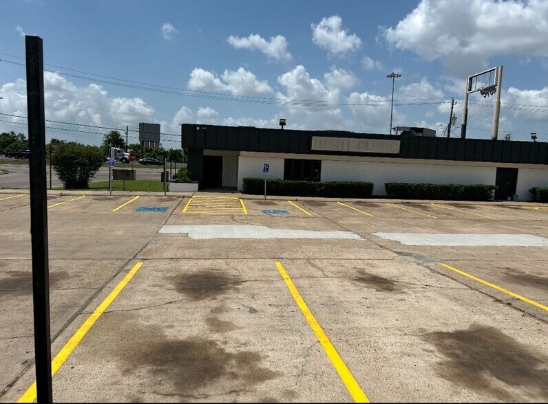 More Photos Of 13131 East Fwy, Houston Freestanding For Sale