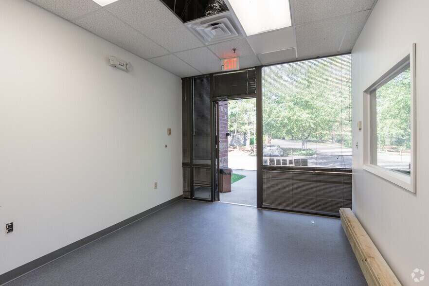 More Photos Of 500 Horizon Dr, Hamilton Light Distribution For Lease