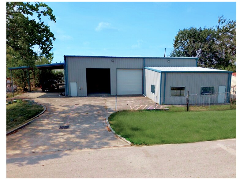 More Photos Of 19111 Applecrest Way, Spring Warehouse For Sale