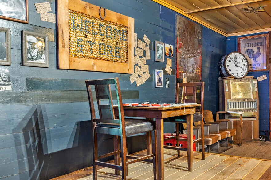 More Photos Of 12528 FM 109, Industry Bar For Sale