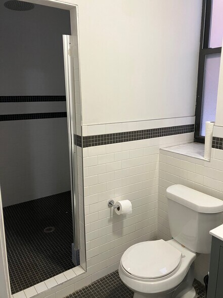 More Photos Of 2430 Tratman Ave, Bronx Apartments For Lease