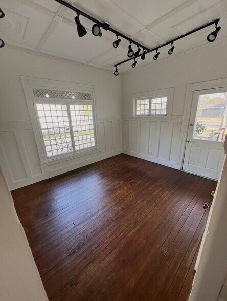 More Photos Of 987 Howard Ave, Biloxi Office For Lease