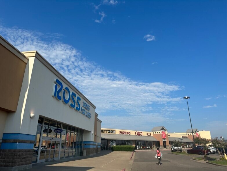 More Photos Of 3093 E Main St, Russellville Unknown For Lease