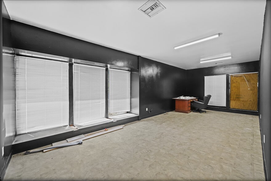 More Photos Of 300 Pendleton Way, Oakland Office For Sale