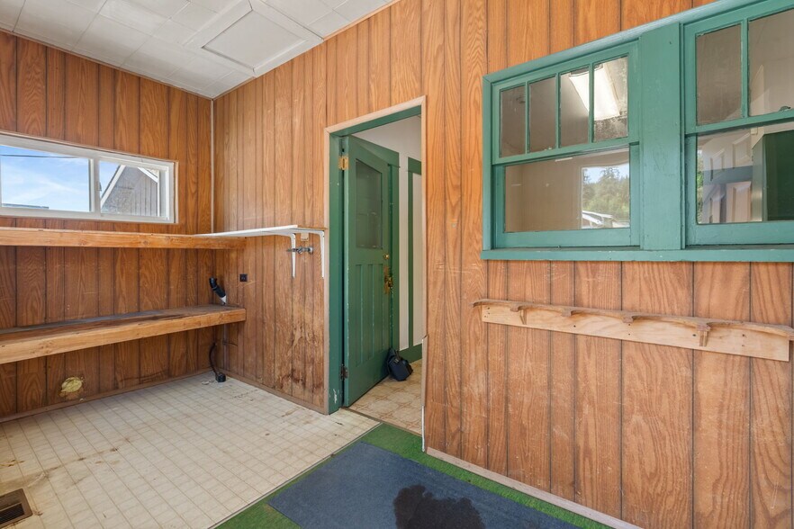 More Photos Of 1068 Market Blvd, Chehalis Office For Sale