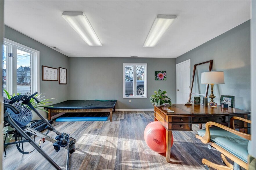 More Photos Of 1234 Maple Ave SW, Roanoke Office For Sale