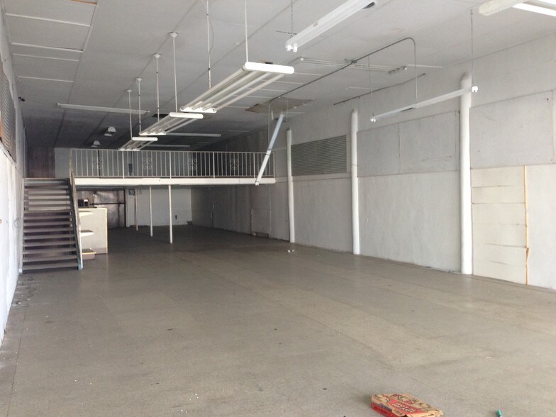 More Photos Of 12775 Avenue 416, Orosi Storefront For Lease