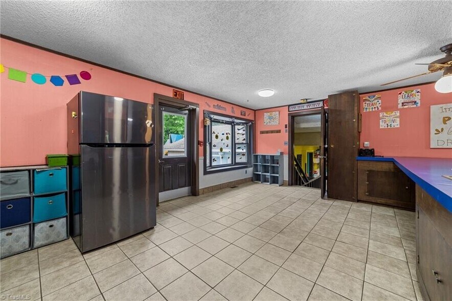 More Photos Of 1501 Upland Dr, Greensboro Office For Sale