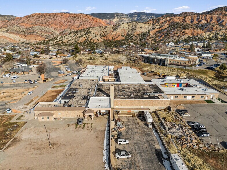 More Photos Of 120 E Altamira Dr, Cedar City Office Residential For Lease