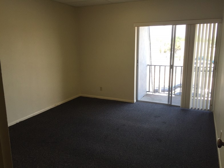 More Photos Of 1950 Courtney Dr, Fort Myers Office For Lease