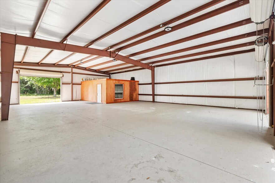 More Photos Of 7112 Marsh Bend Trl, Wildwood Warehouse For Lease