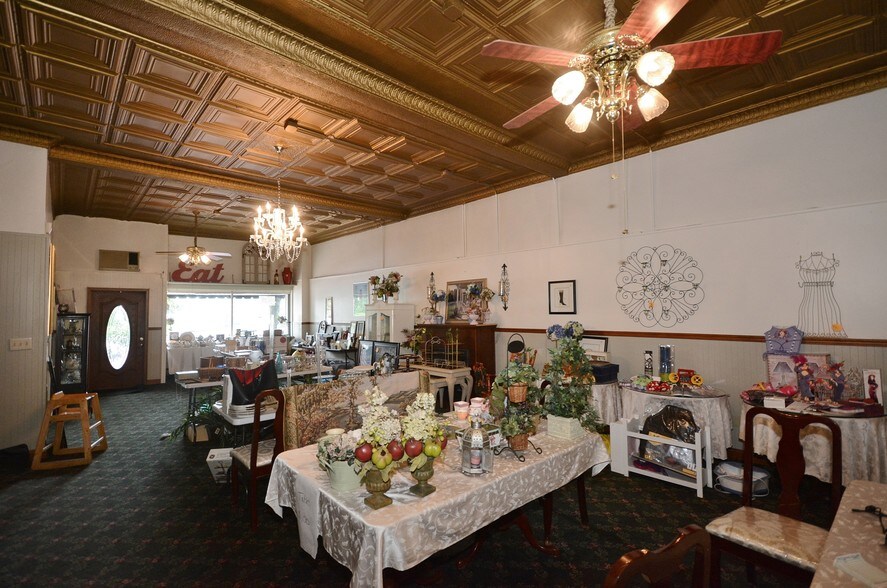 More Photos Of 848-850 Allegheny River Blvd, Oakmont Storefront Retail Residential For Lease