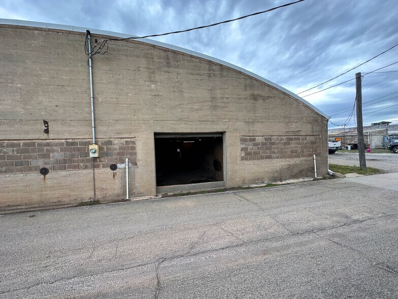 More Photos Of 423 N 7th St, Perry Freestanding For Sale