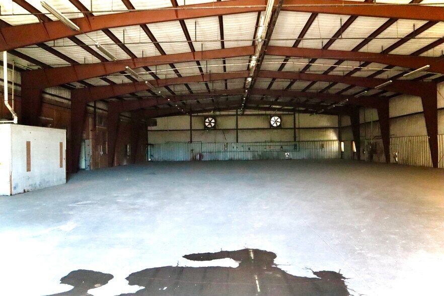 More Photos Of 912 N Beverly Dr, Wichita Falls Warehouse For Lease