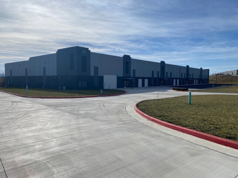 More Photos Of 101 Industry Way, Staunton Distribution For Sale