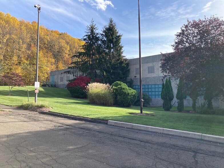 More Photos Of 71 Deerfield Ln, Meriden Office For Sale