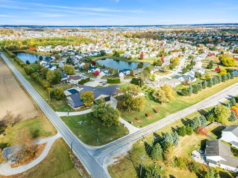 More Photos Of 15306 Covington Rd, Fort Wayne Flex For Sale