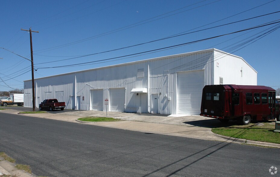 More Photos Of 3700 Thompson St, Austin Loft Creative Space For Lease