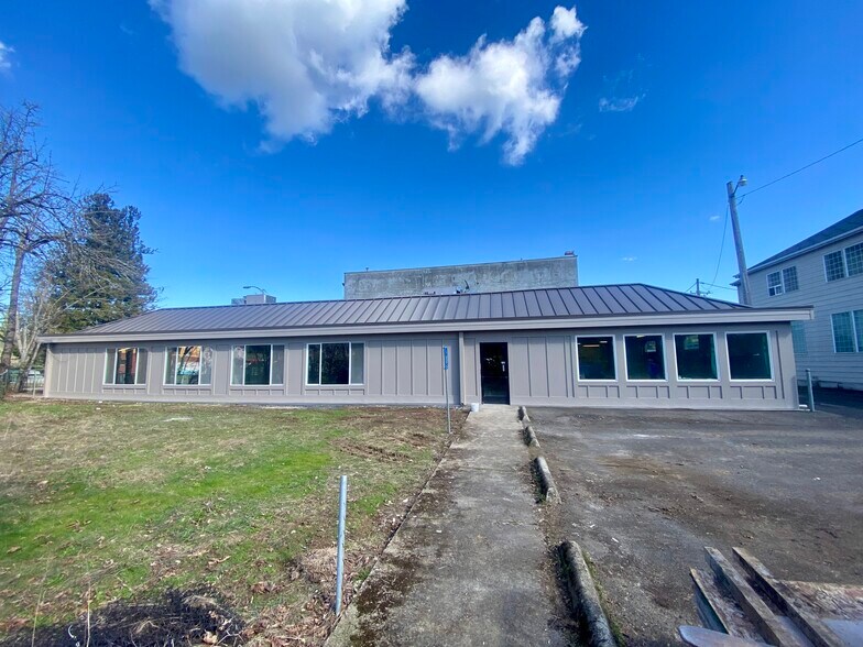 More Photos Of 303 E Main St, Cottage Grove Freestanding For Sale