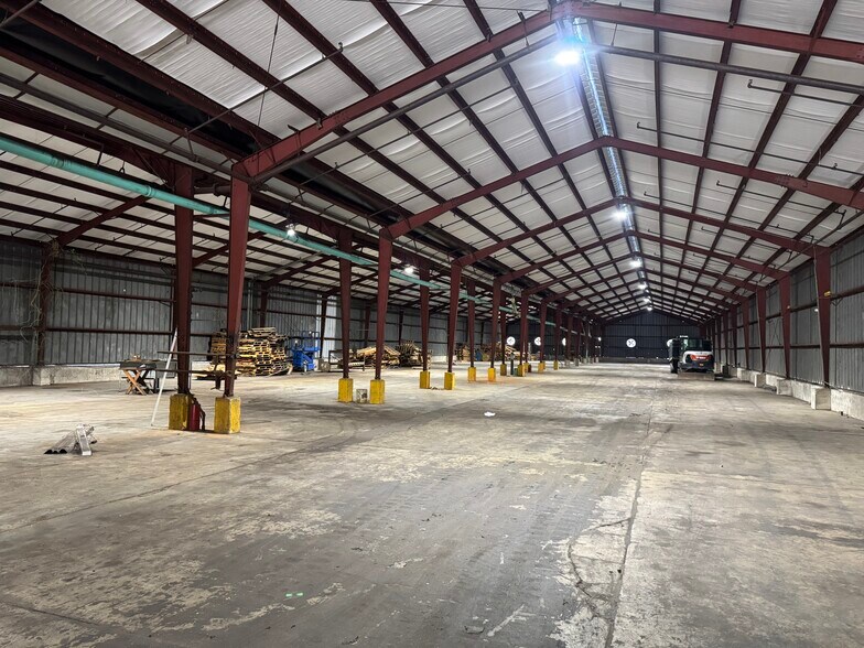 More Photos Of 1701 Navco Rd, Mobile Warehouse For Sale